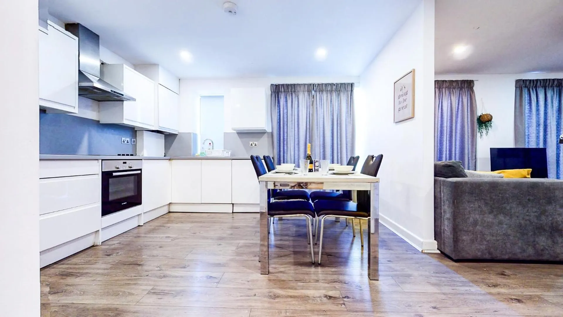 Spacious 8-Person House Near Excel Free Parking London Apartment