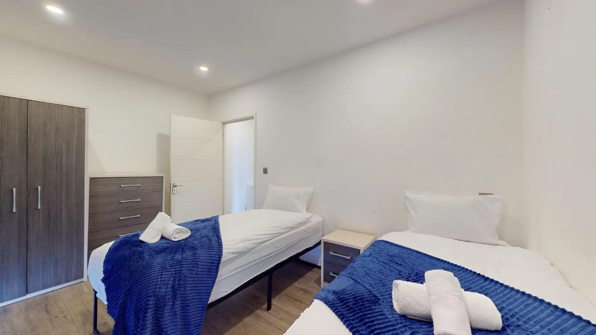 Spacious 8-Person House Near Excel Free Parking London Apartment