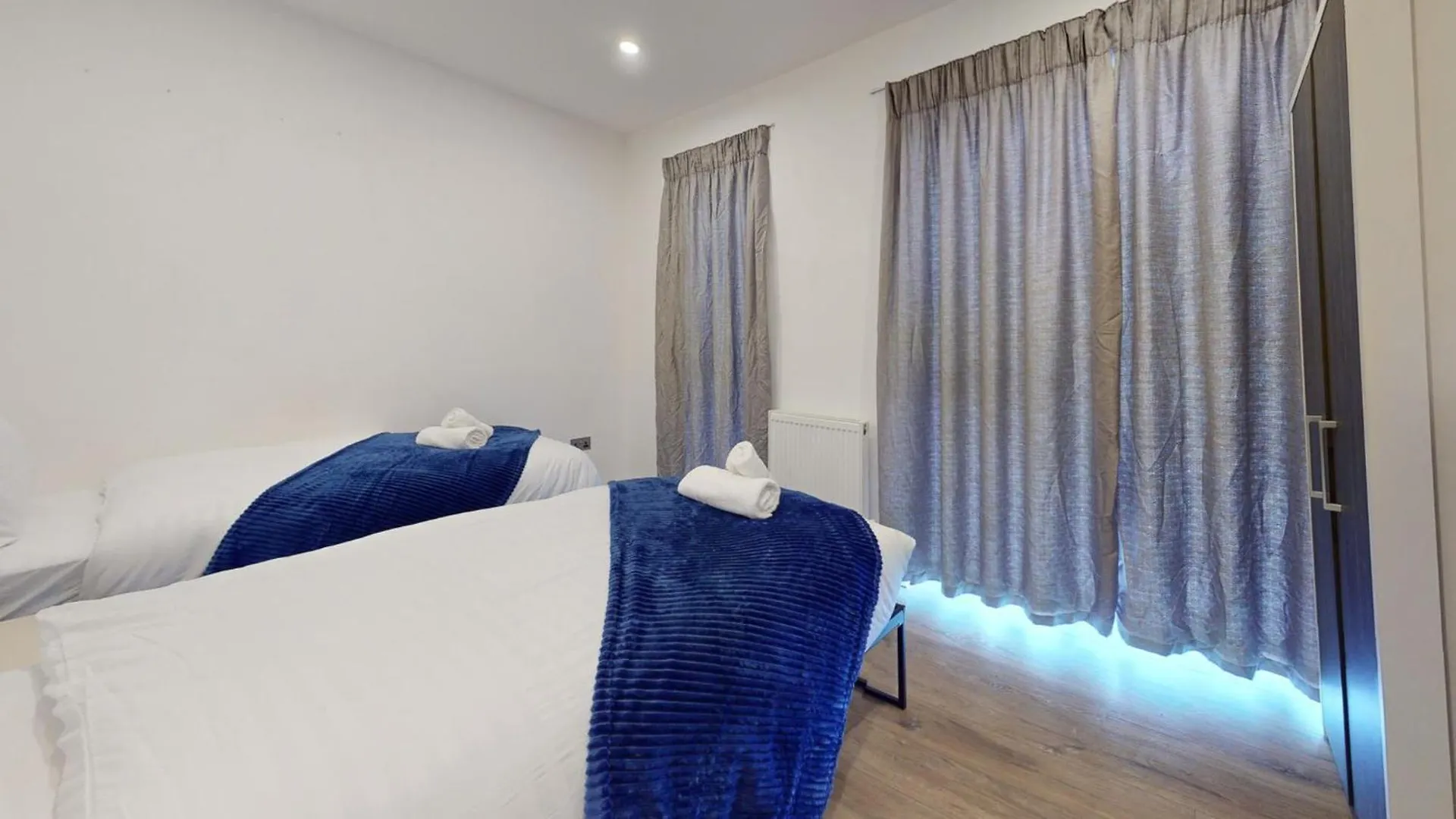 Spacious 8-Person House Near Excel Free Parking London
