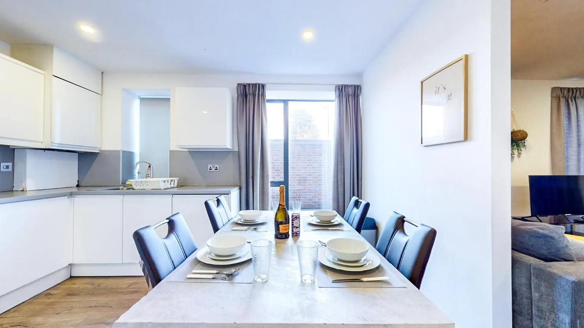 Apartment Spacious 8-Person House Near Excel Free Parking London