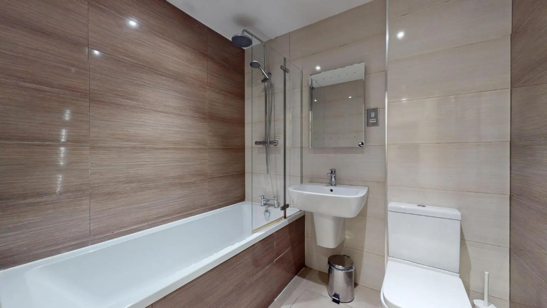 Spacious 8-Person House Near Excel Free Parking London 0*,