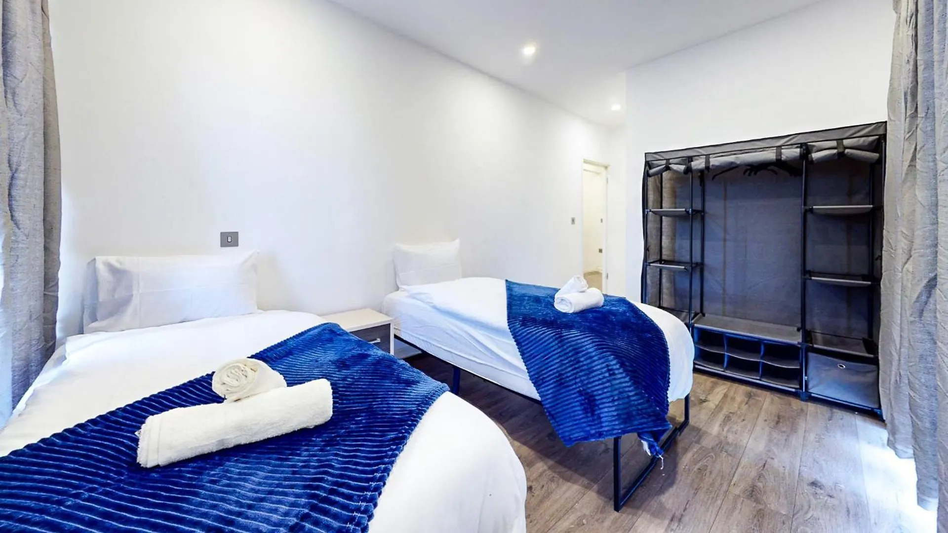 Spacious 8-Person House Near Excel Free Parking London Apartment