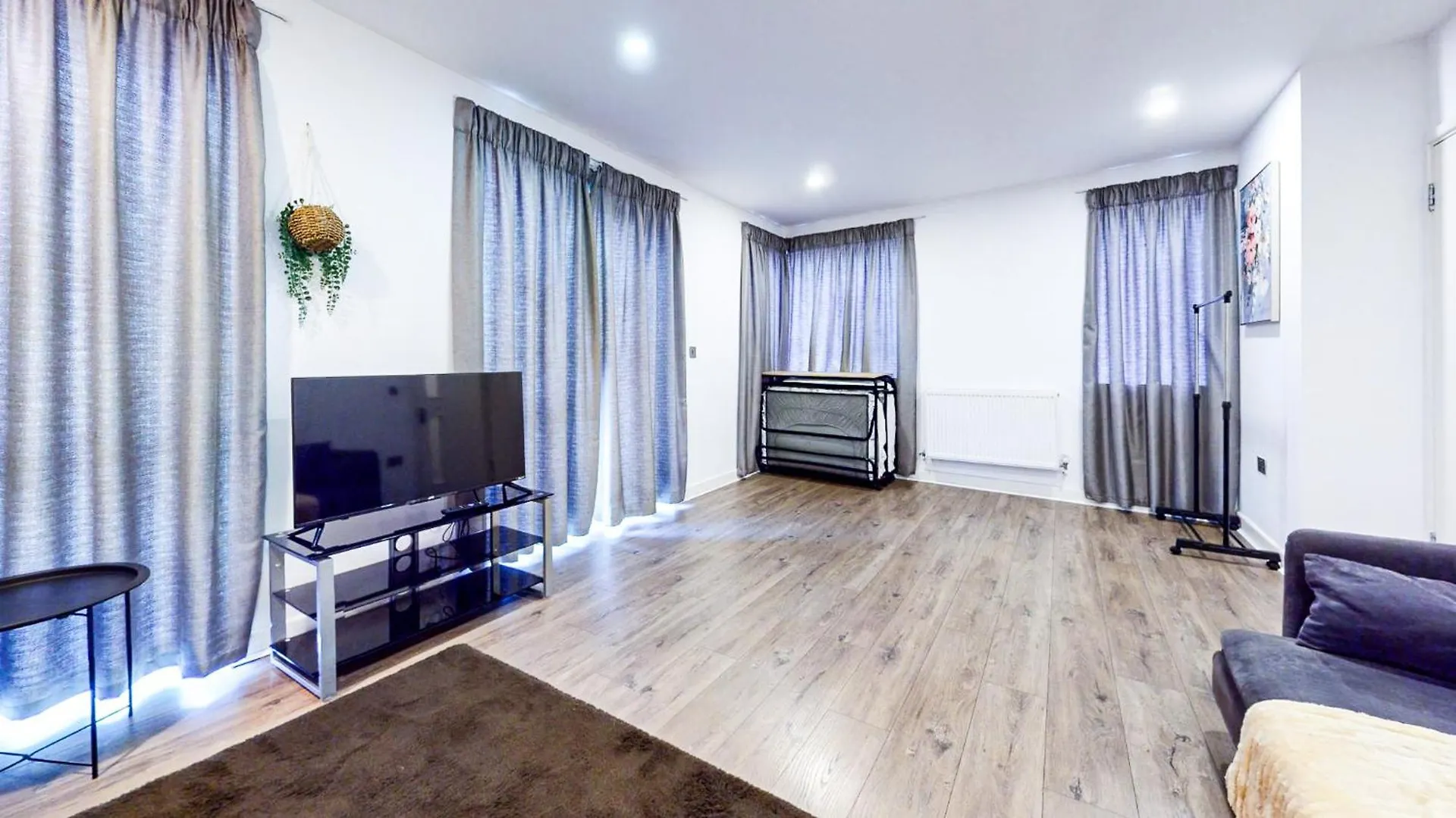Apartment Spacious 8-Person House Near Excel Free Parking London